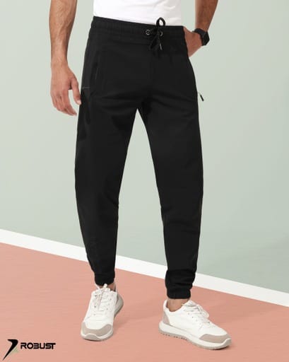 ROBUST Fit Sweatpants Soft اسود